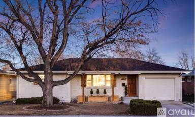 Main picture of 1538 Gay St