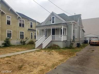 Main picture of 130 E 31st St