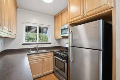 Main picture of 4676 Hamilton St