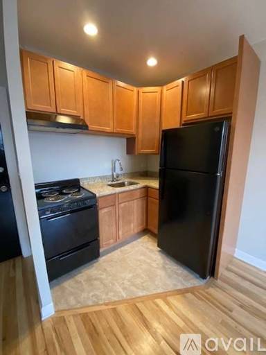 Main picture of 1023 W Argyle St