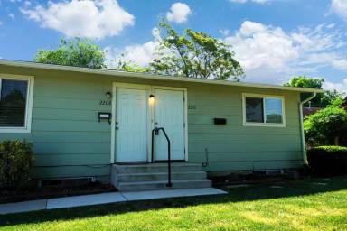 Main picture of 2210 S Owyhee St