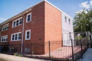 Main picture of 3707 S Michigan Ave