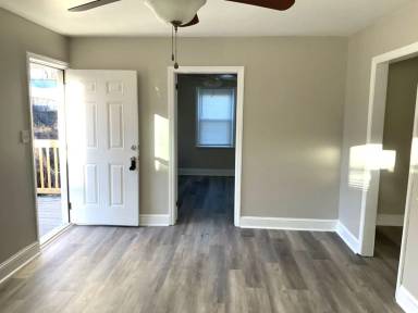 Main picture of 615 Riverside Dr
