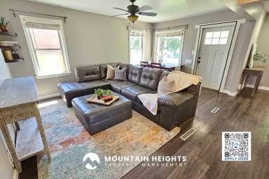 Main picture of 2911 S Hudson Cir