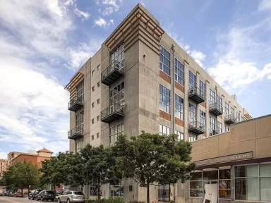 Main picture of 1050 Cherokee St