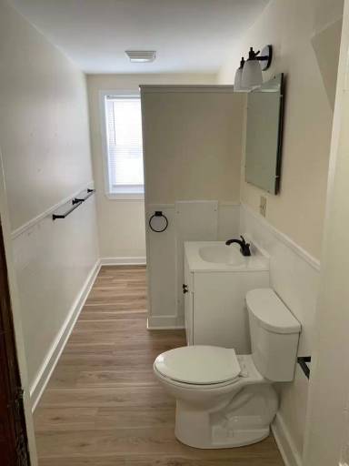 Main picture of 104 S Pleasant St