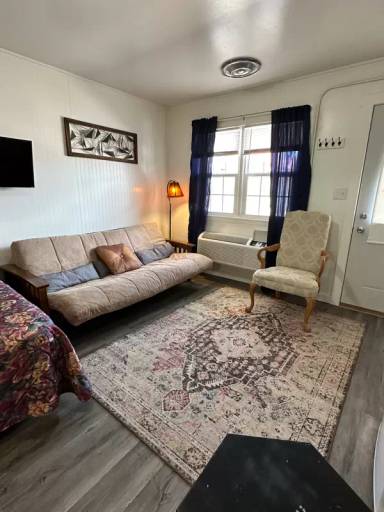 Main picture of 210 E North St