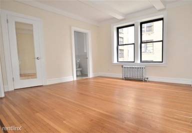 Main picture of 115 E 92nd St