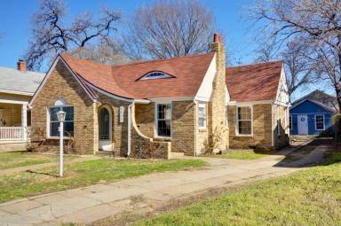 Main picture of 2811 Travis Ave