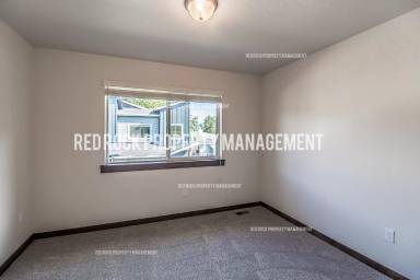 Main picture of 1533 E Latitude Ln