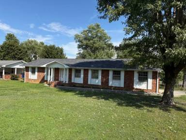 Main picture of 2100 Eugenia Ave NW