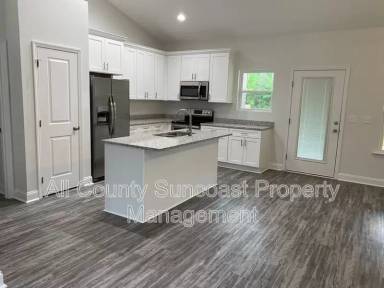 Main picture of 500 Holly Rd