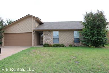 Main picture of 317 NE Skyline Cir