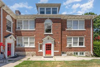 Main picture of 804 Walker St