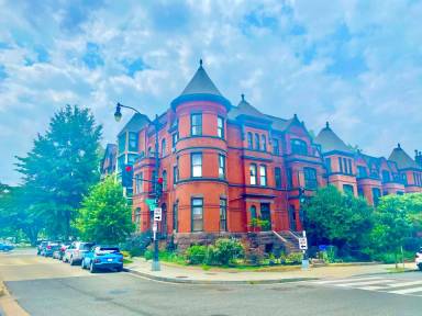 Main picture of 1000 22nd St NW