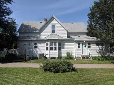 Main picture of 613 Bay St