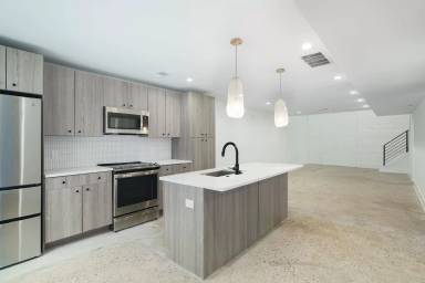 Main picture of 2653 Salmon St