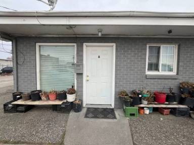 Main picture of 928 W Ruby St