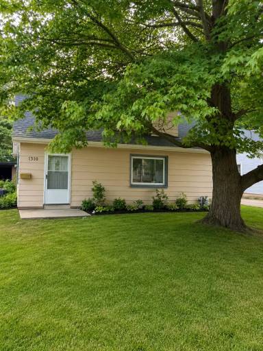 Main picture of 1310 E 360th St