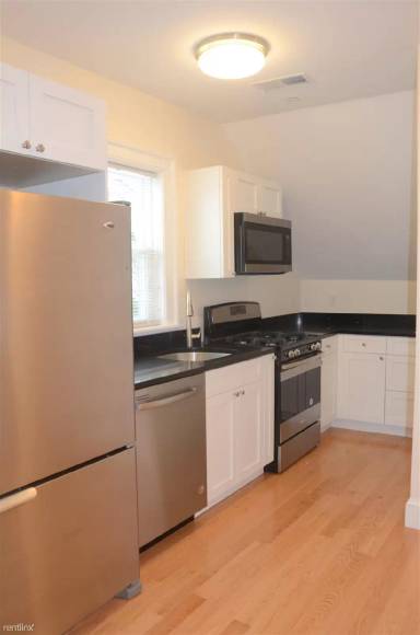 Main picture of 20 Putnam St