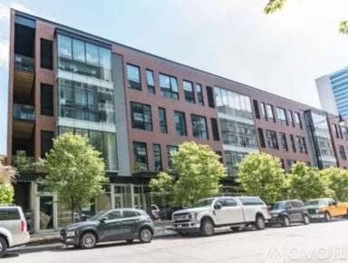 Main picture of 853 N Larrabee St