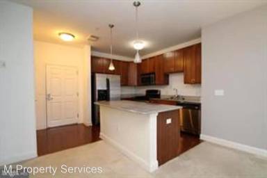 Main picture of 300 E Elm St