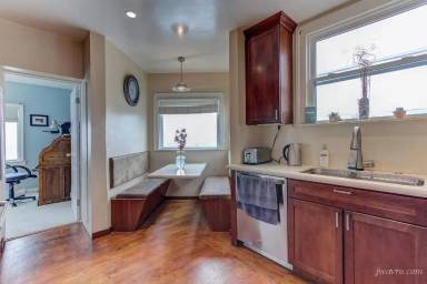 Main picture of 1800 Santiago St