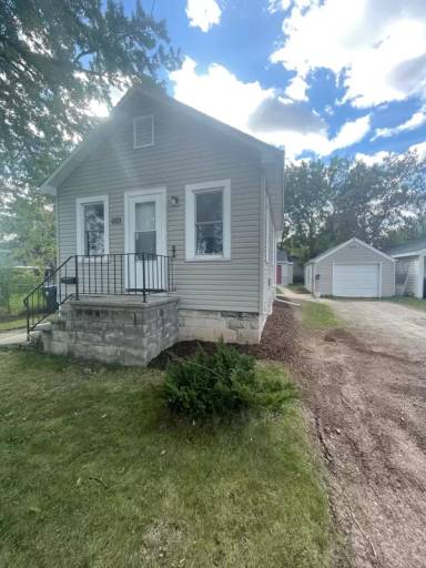 Main picture of 160 Gruenwald Ave