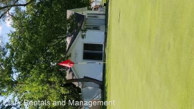Main picture of 405 1/2 W Vinyard St
