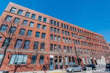 Main picture of 400 S Green St