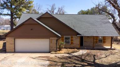 Main picture of 1704 Leawood Dr