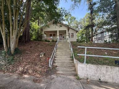 Main picture of 633 E Park Ave