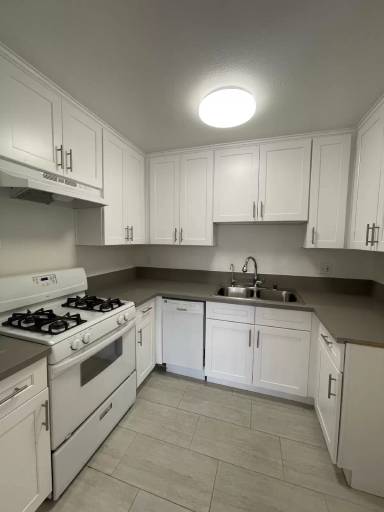 Main picture of 329 W Lomita Ave