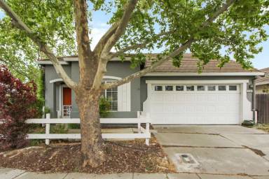 Main picture of 2394 Roualt St