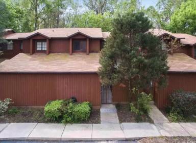 Main picture of 960 SW 55th Ter