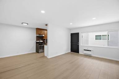Main picture of 14616 Magnolia Blvd
