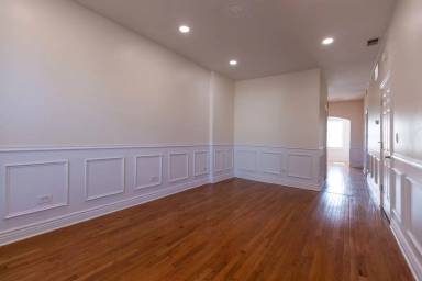 Main picture of 3250 N Leavitt St