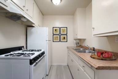 Main picture of 530 N Wilson Ave