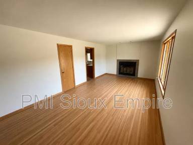Main picture of 2004 W 33rd St
