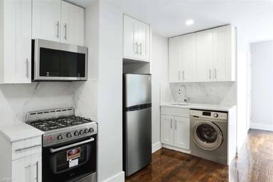 Main picture of 118 E 103rd St