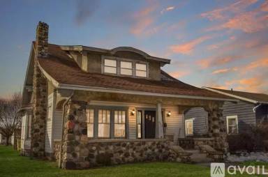 Main picture of 930 Washington Ave