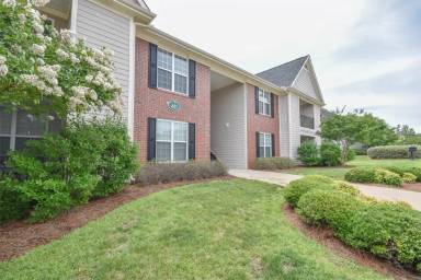 Main picture of 411 Gallery Dr