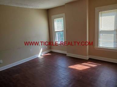 Main picture of 217 Monroe Ave