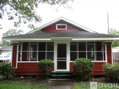 Main picture of 148 Evangeline Rd