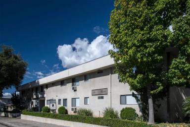 Main picture of 833 W Foothill Blvd