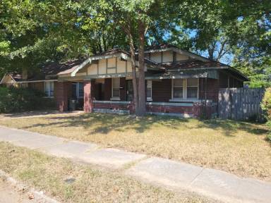 Main picture of 2404 Broad Ave