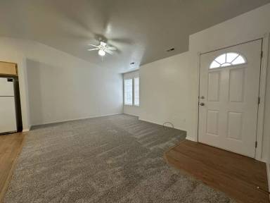Main picture of 131 N Davis Ct