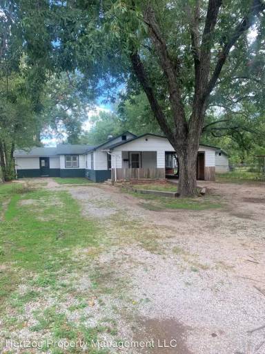 Main picture of 825 N Oak St