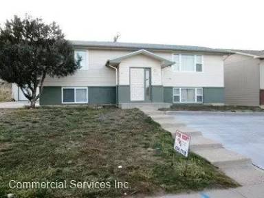 Main picture of 242 Honeysuckle St