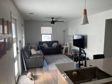 Main picture of 519 N Manhattan Ave